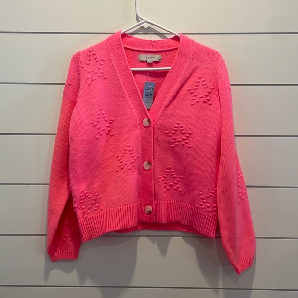 LOFT Sweaters - NWT Loft Petites Bright Pink Star Cardigan Women’s Size Medium Petite